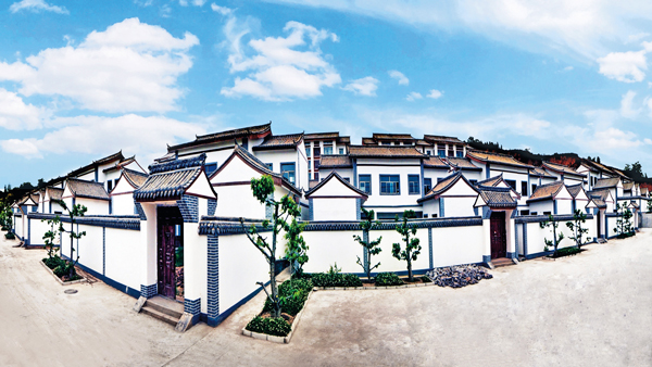 甘肃省天水市秦州区玉泉镇皇城村易地扶贫搬迁新村。--王诚摄.jpg